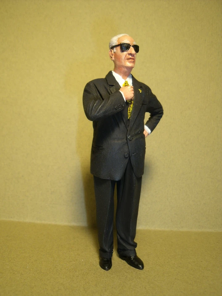 1/18 FIGURE ENZO FERRARI SUIT VROOM UNPAINTED FOR HOT WHEELS MATTEL CMC - Image 4 of 4