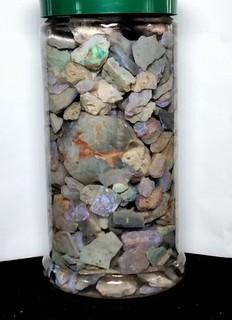 Lightning ridge chips rubs 800ct green purple aqua red colour