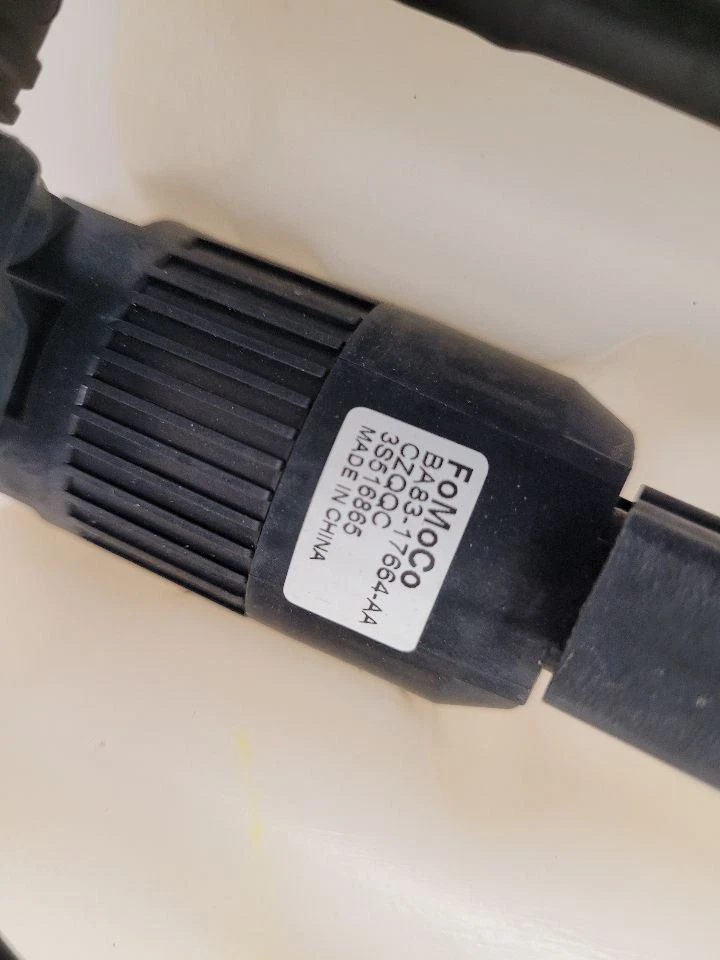 Ford Explorer 2016 2017 2018 2019 depósito de lavado  Foto 3 de 4