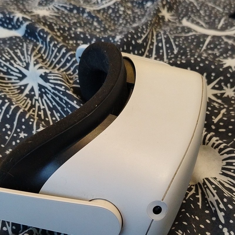 Meta Quest 2 Standalone VR Headset 90Hz USB-C Built-In Camera White