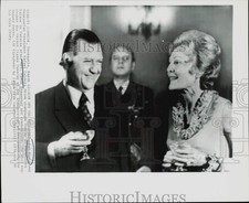 1974 Press Photo Pat Nixon and Rafael Caldera drink champagne in Caracas.