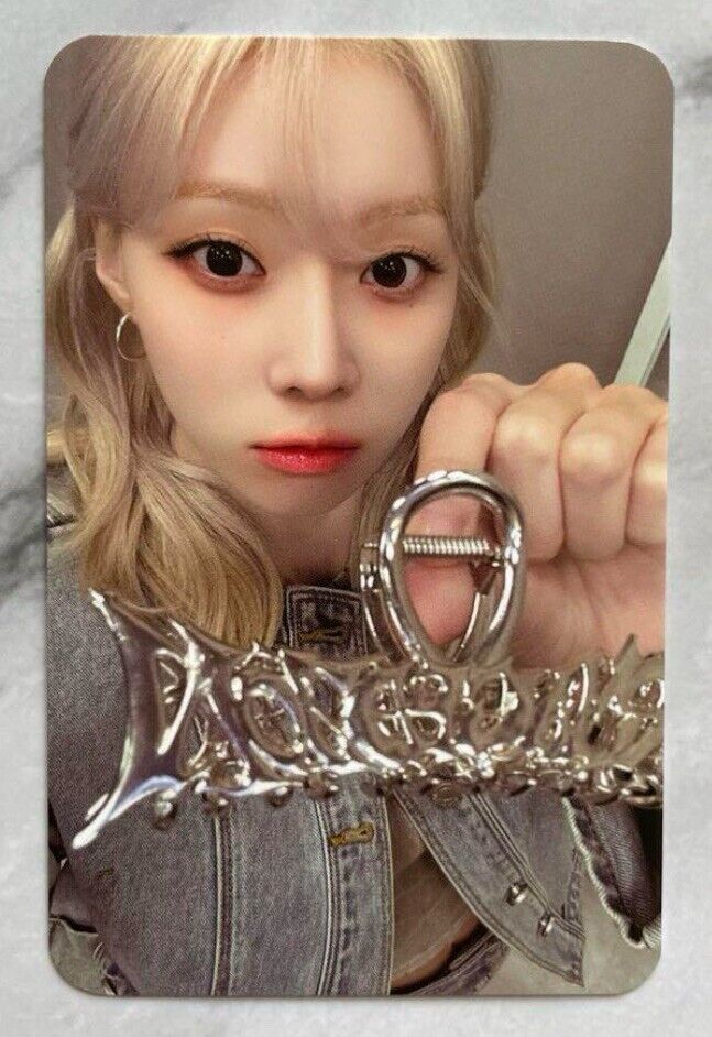 aespa Winter Armageddon POP UP Hair Clip Bonus Trading Card aespa Winter Armageddon POP UP Hair Clip Bonus Trading Card