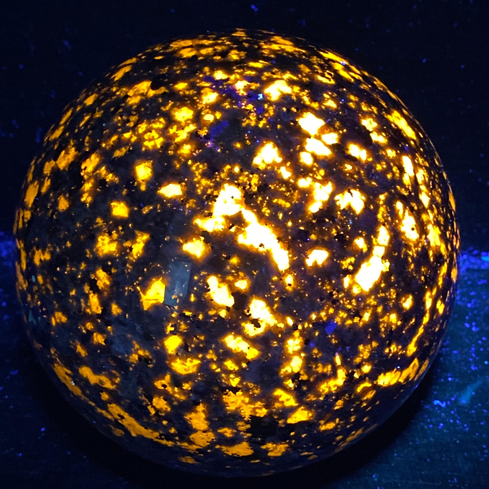 Natural Flame UV Reactive Reiki Healing Stone Sphere Crystal Ball 3540G