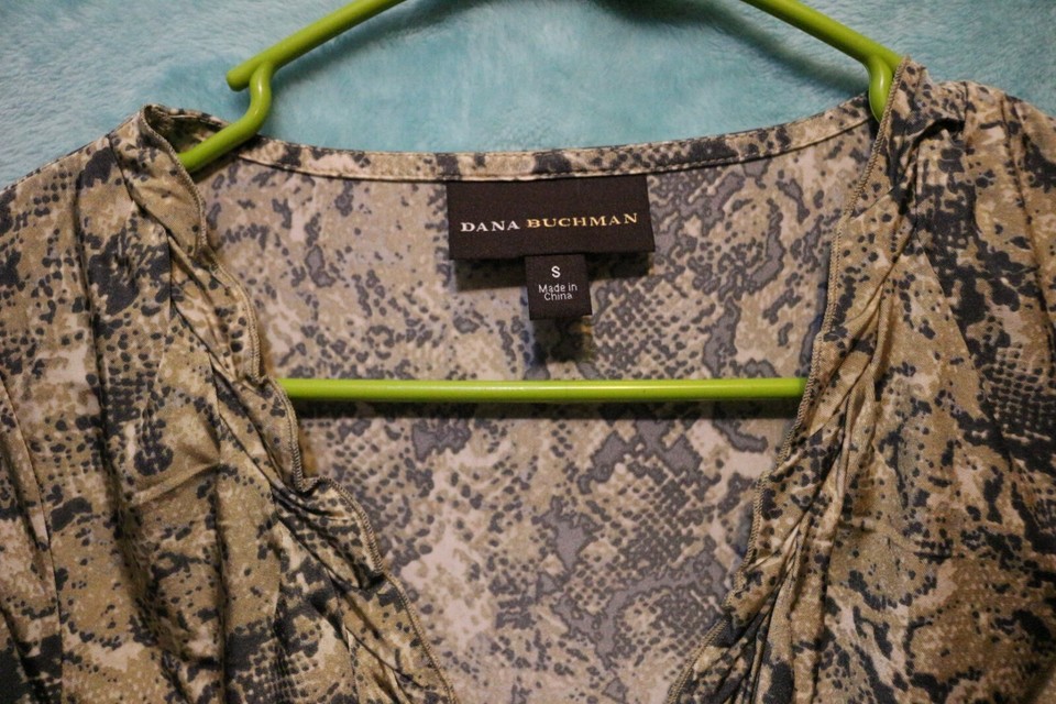 Dana Buchman ♈Woman's Printed gathered stretch knit Top size S~tan/gray ...