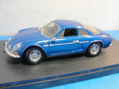 ミニカー Maisto ALPINE RENAULT 1600S 1971 Maisto 1:18 Diecast Car 1971 Alpine Renault 1600s With Display
