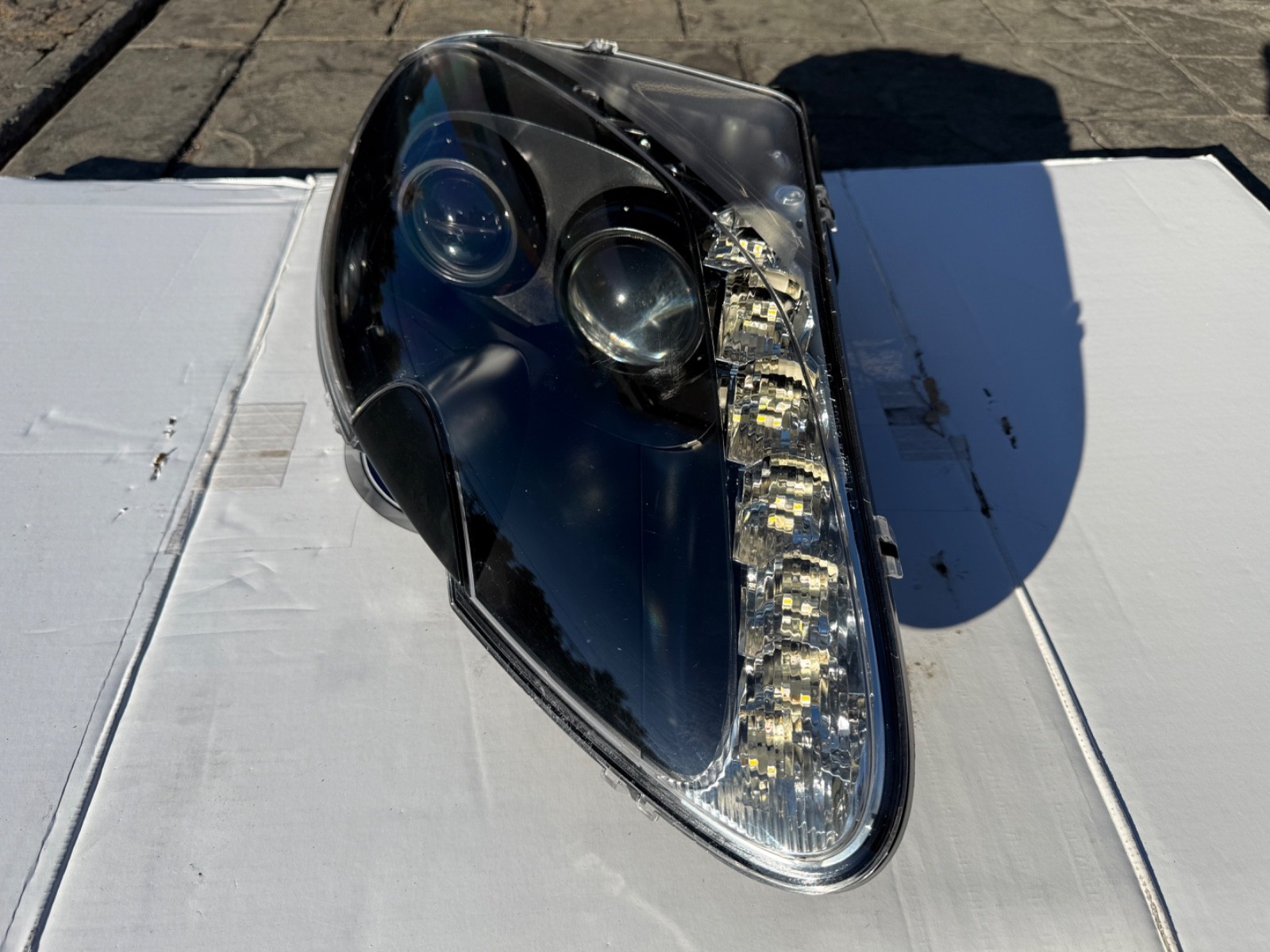 Aston Martin Vantage 2005-2018 Right Headlight P/N ED2313W029AC