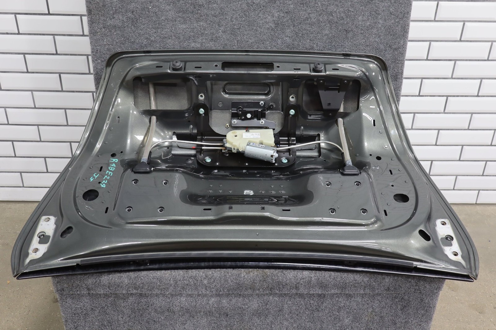 Bentley Continental 2004 Condenser compartment lid