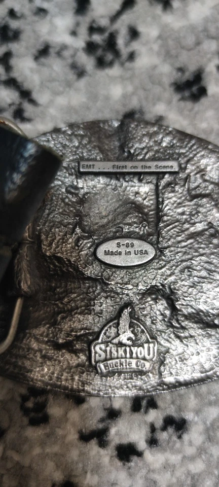 Hebilla vintage con cinturón EMT Siskiyou Buckle Co EE. UU. 1990 primero en la escena Foto 3 de 4