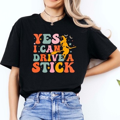 YES I CAN DRIVE A STICK HALLOWEEN SHIRT - LADIES UNISEX FUNNY WITCH TEE