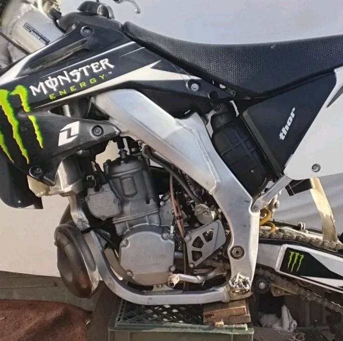  雅马哈 250 OFF 公路 DIRT 自行车 – 状况完好 100 英里 — 第 2/4 张图片