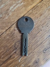 Bell Lock Brass Antique Slot Machine Key 55A 1133
