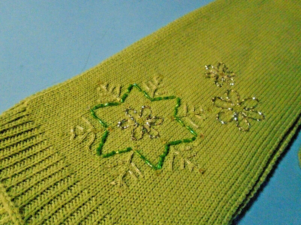 Conjunto de bufanda y guantes de Navidad con cuentas copo de nieve verde lima Liz Claiborne Foto 4 de 4