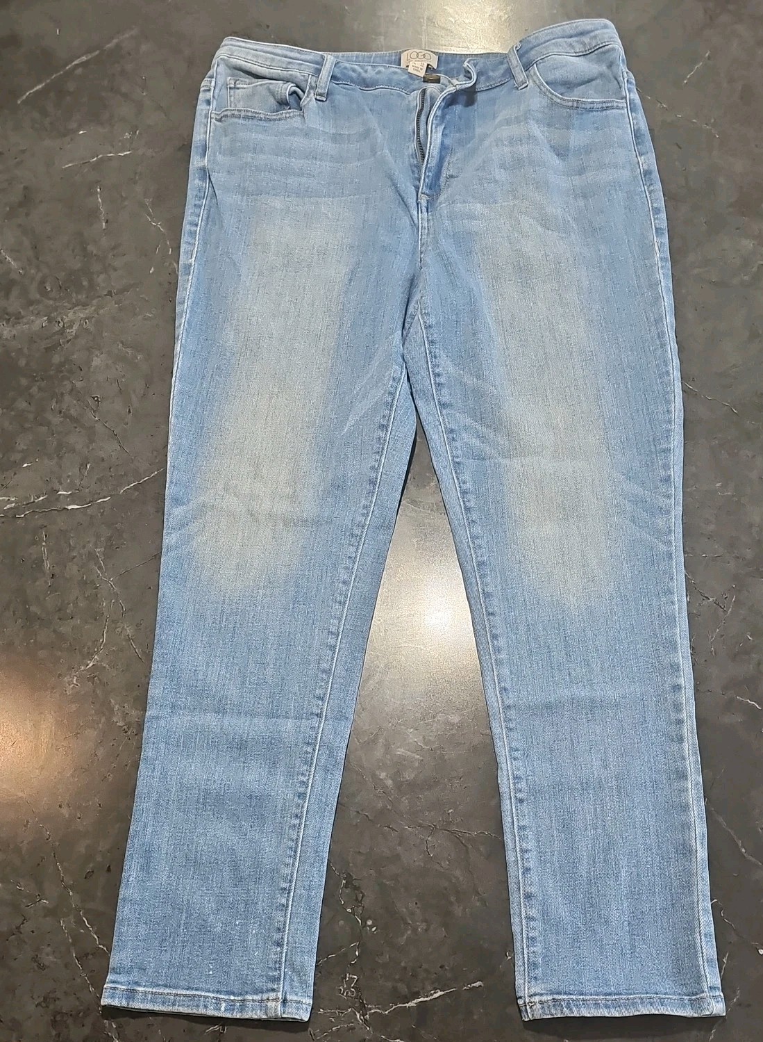 LOGO by Lori Goldstein 5-Pocket Straight Leg Jeans Light Wash Size 12