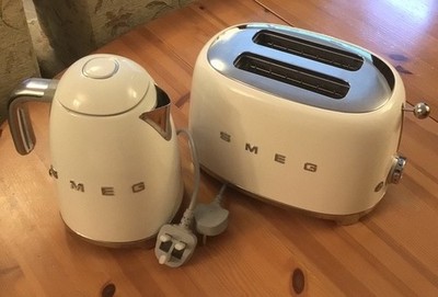Smeg; 1,7L Kanne Wasserkocher 3kw & 2 Scheiben Toaster Set, Edelstahl in Weiß Glanz