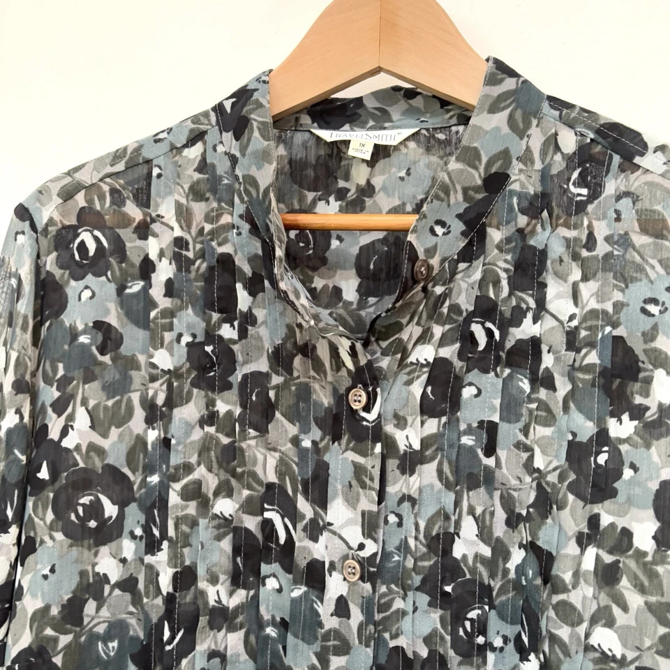 Túnica TravelSmith botão frontal manga 3/4 transparente leve verde floral 1X - Imagem 3 de 4