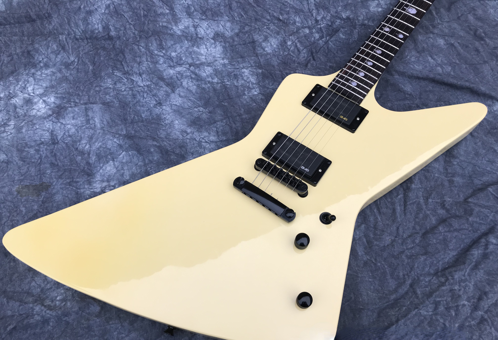 Heavy Metallic Cream White Explorer Electric Guitar - Factory Direct High-Quality
