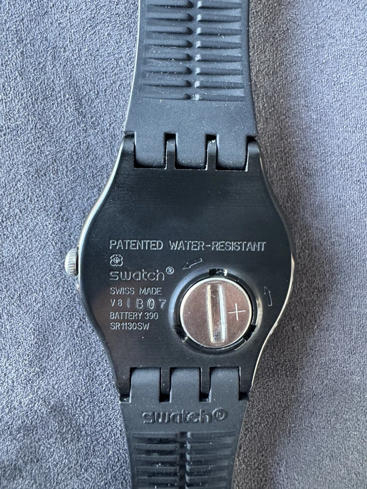 Reloj Pulsera Swatch Día Fecha Correa Silicona Negra - Batería Nueva - Hecho en Suiza Foto 2 de 3