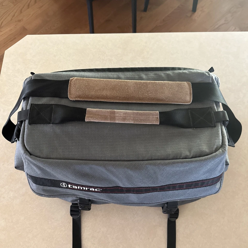 Vintage Tamrac Camera Pro Equipment Shoulder Bag Case Extra Large Gray Model 614 - Image 3 of 4