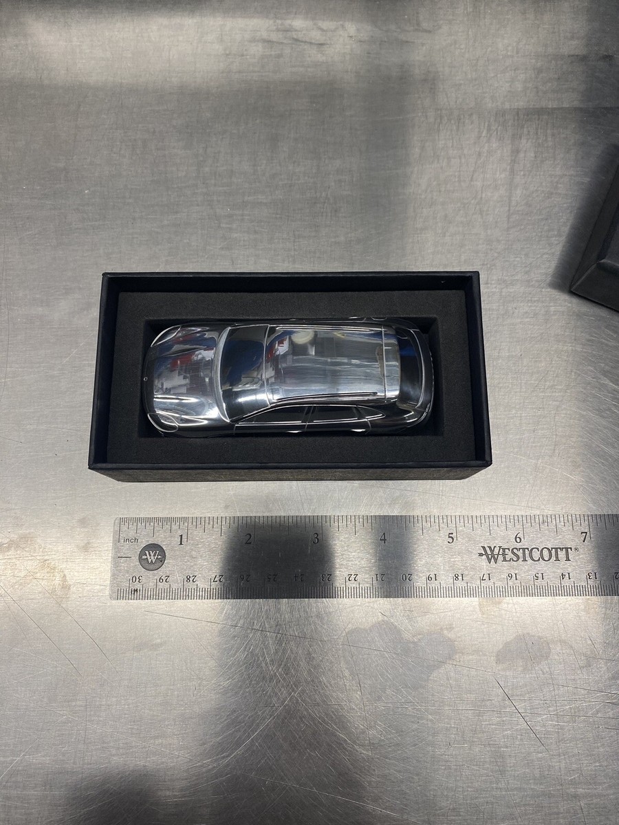 Porsche Macan Turbo Paperweight Metal Silver Limited Edition 1:43