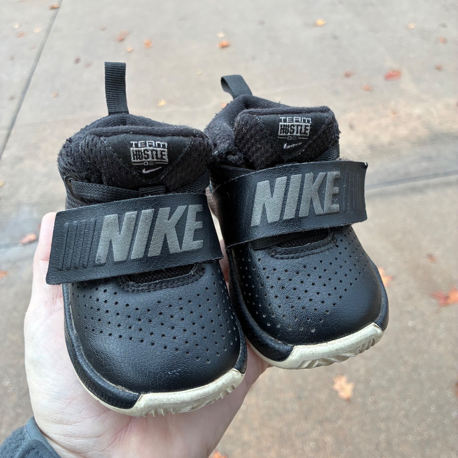 Nike Team Hustle D8 Toddler Shoes Size 5C Boys Girls NO BOX Black Silver-image