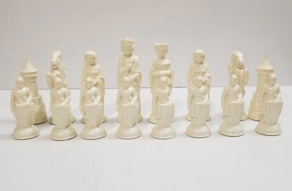 ANRI E.S. Lowe Vintage King Arthur Renaissance Chess Pieces Chessmen COMPLETE - Image 4 of 4