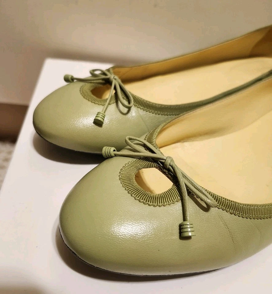 Cole Haan Light Green Leather Ballet Flats w/Keyhole &Tiny Bow Sz.7.5 Ret. $249 - Image 4 of 4