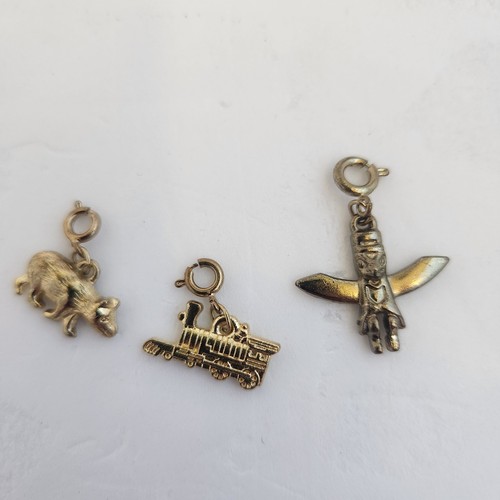 Charms 3 metal charms gold tone
