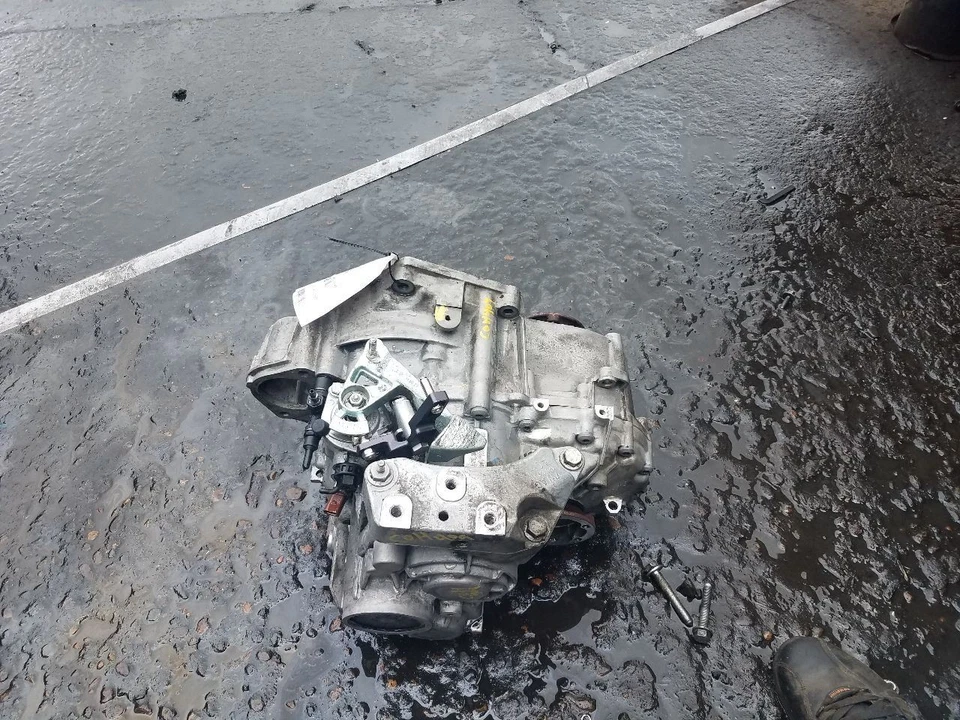 Manual Transmission 2.0L 6 Speed Transmission ID Kzs Fits 08-17 JETTA 30537728 Foto 4 de 4