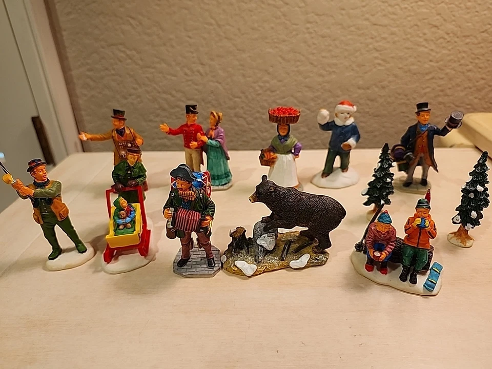 Лот товаров LEMAX Christmas Village люди, деревья, животные и аксессуары 24 шт. - Изображение 4 из 4