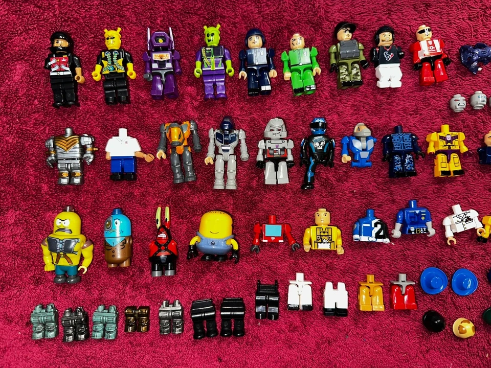 LOTE de minifiguras y piezas de figuras Kre-O y MEGA. ¡Más de 50 piezas! Foto 3 de 4