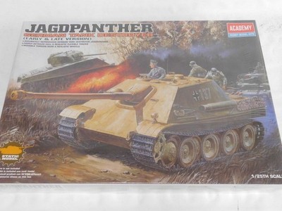 1/25 Academy WWII German JAGDPANTHER Tank Destroyer Plastic Model Kit NEW 13019