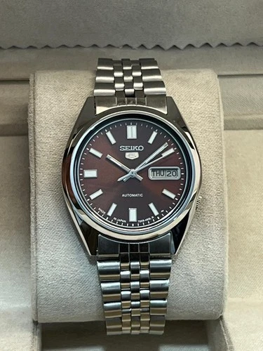 Vintage Seiko 5 automatic 7009 day/date men's wrist watch