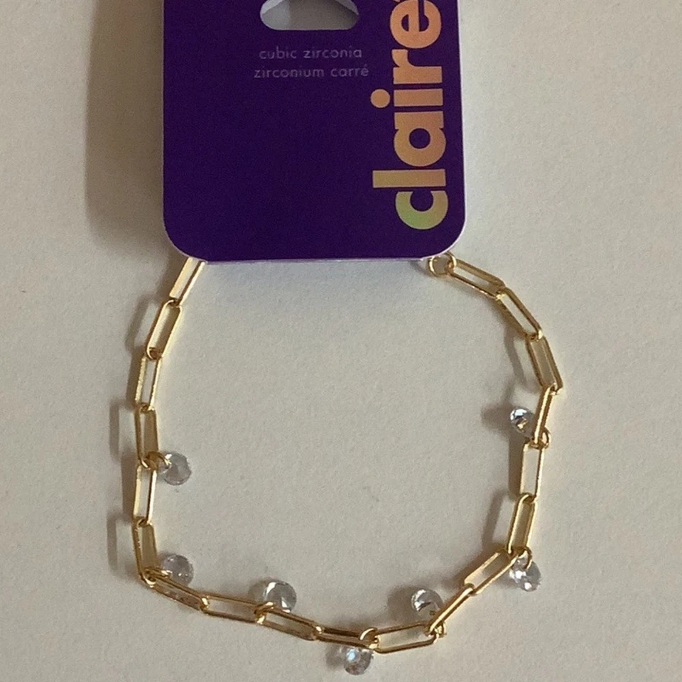Juego de pulsera y pendientes de cadena de circonitas cúbicas de oro de Claire's. Nuevo en paquete. Foto 3 de 4