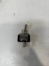 Toggle Switch - 20 Amp On/Off Faceplate LR107402 - E1706 70,000 Series