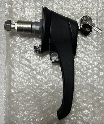 DEFEATER HANDLE COMPACT pad lockable handle Equipped with A Spring-loaded Insert