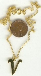 Authentic VINTAGE GOLD PLATED LETTER "V" INITIAL 15.5" CABLE CHAIN NECKLACE T401