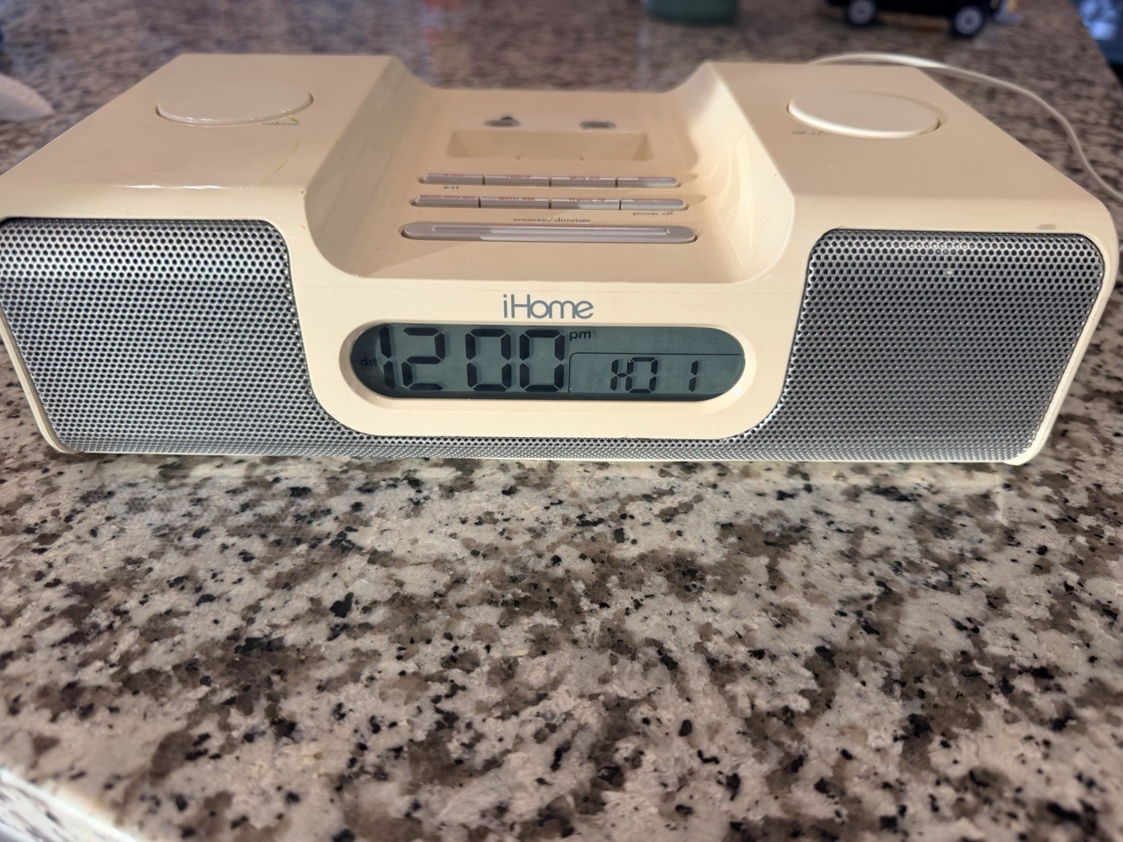 iHome iH5 Alarm Clock Radio Apple iPod Home System, White, TESTED!!