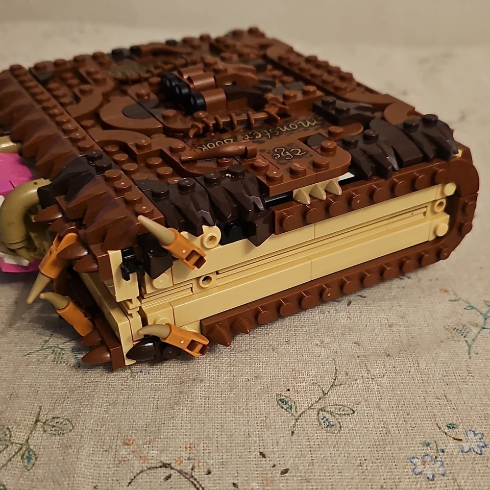 LEGO Harry Potter 76449 Chomping Monster Book of Monsters, photo 3 of 5