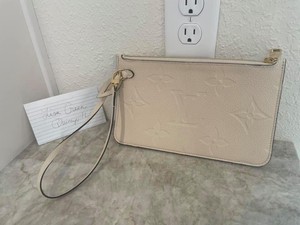 pochette creme