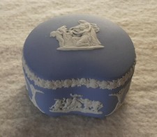 WEDGWOOD BLAU/WEISS JASPERWARE SCHMUCKK&Auml;STCHEN