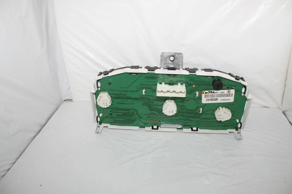 Cuadro de instrumentos velocímetro medidores del panel de instrumentos Nissan Versa 2012 40.920 millas Foto 4 de 4