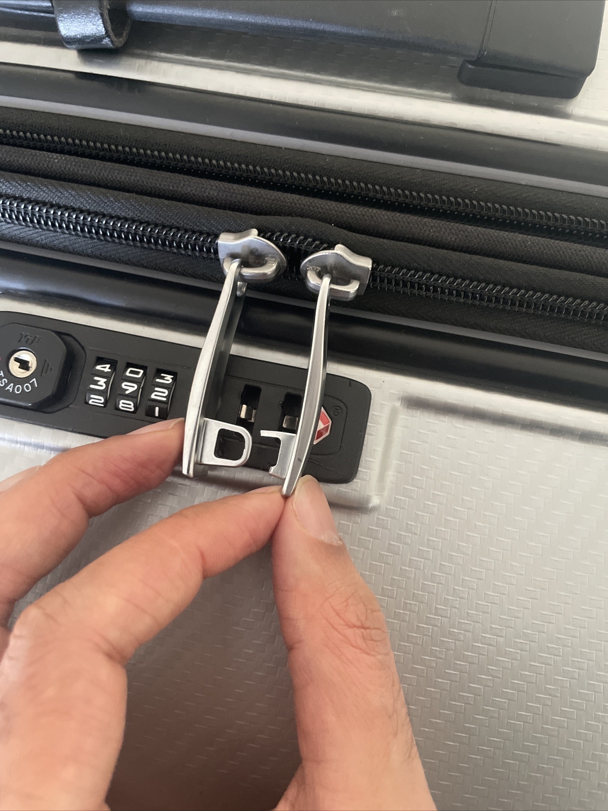 Samsonite Prisma Silver 360° Spinner 4 Wheel Hardside Suitcase Luggage