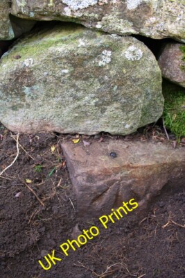 Foto 6x4 Benchmark an Wand nahe Horrabank Farm Newbiggin\/SD9591 Ordnanc c2014