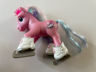 2003 Hasbro My Little Pony Glitter Glide Ice Dancing Pony with Only 3 Skates
