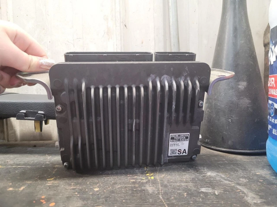 Módulo de control electrónico ECM del motor tracción trasera compatible con 16 LEXUS IS200T 2026712 Foto 2 de 3