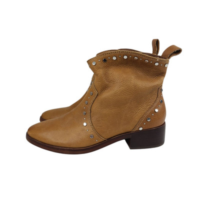 Dolce Vita Tobin Brown Studded Soft Leather Ankle Booties Size