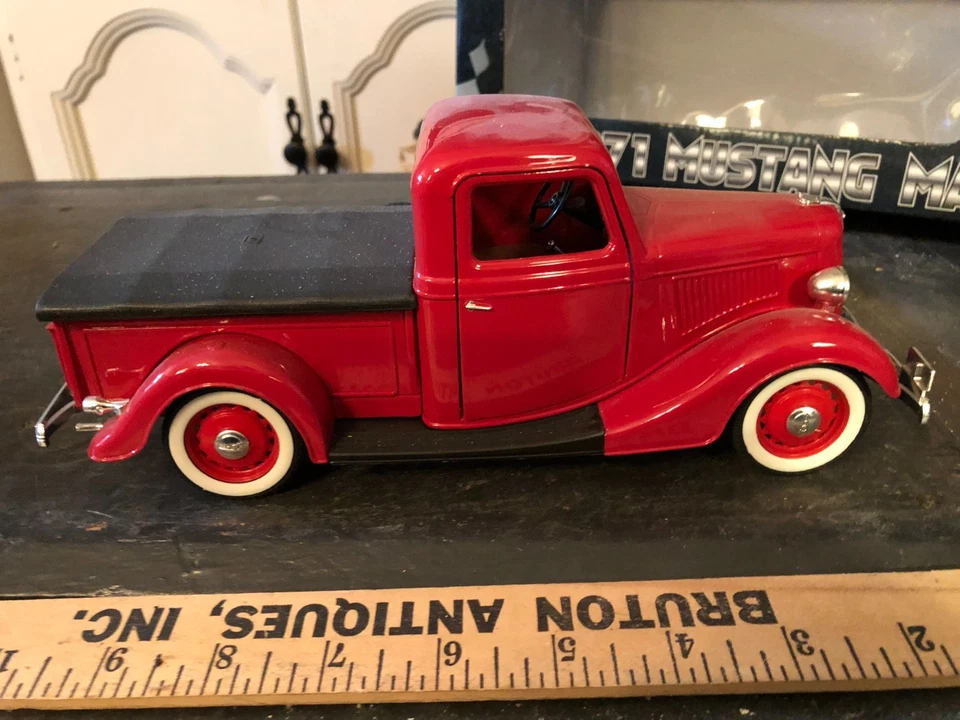 VINTAGE FORD PICK UP TRUCK WITH FREE BOX - Image 4 of 4