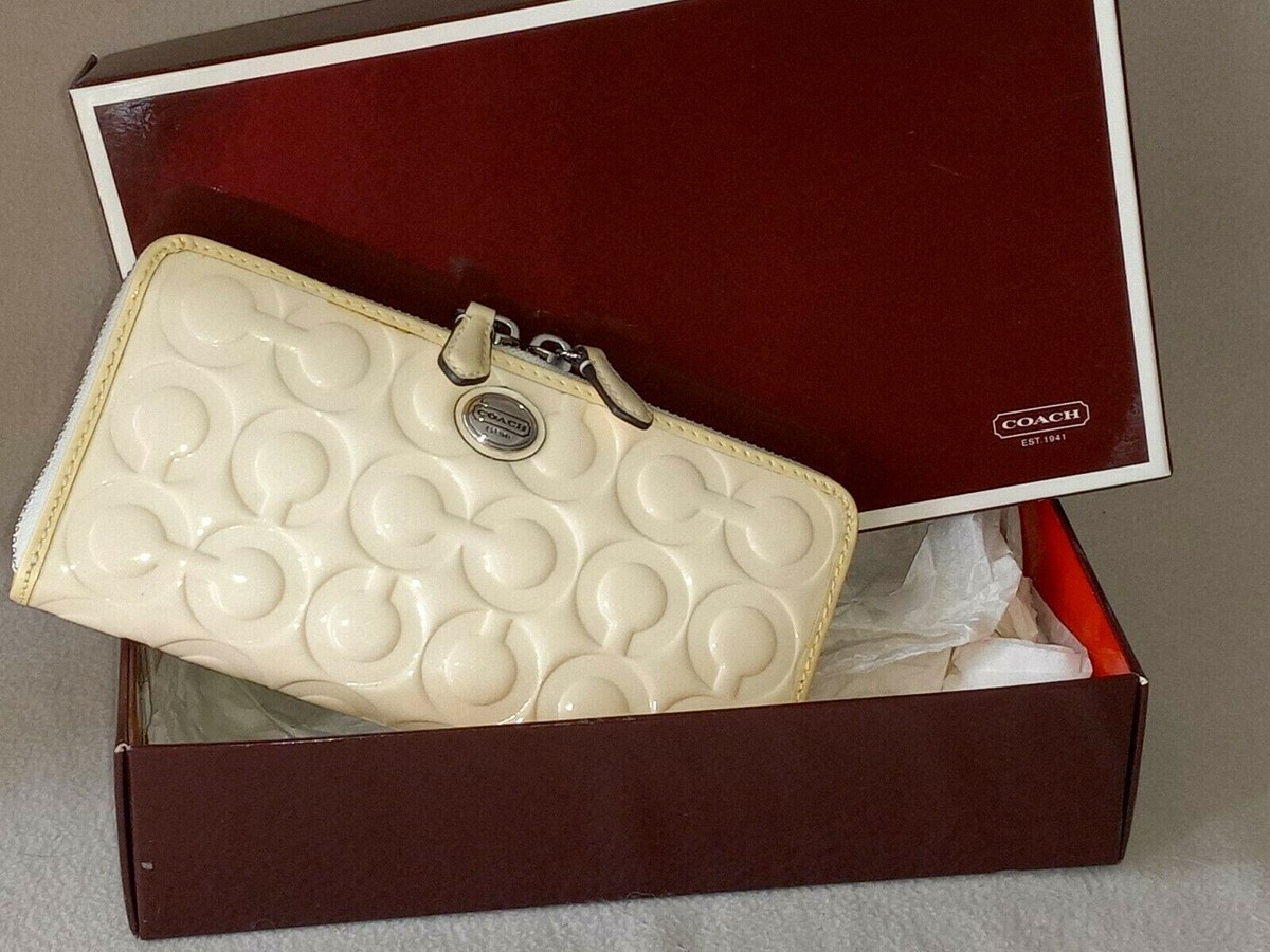 $258 COACH IVORY PEYTON OP ART EMBOSSED PATENT LEATHER ACCORDION 