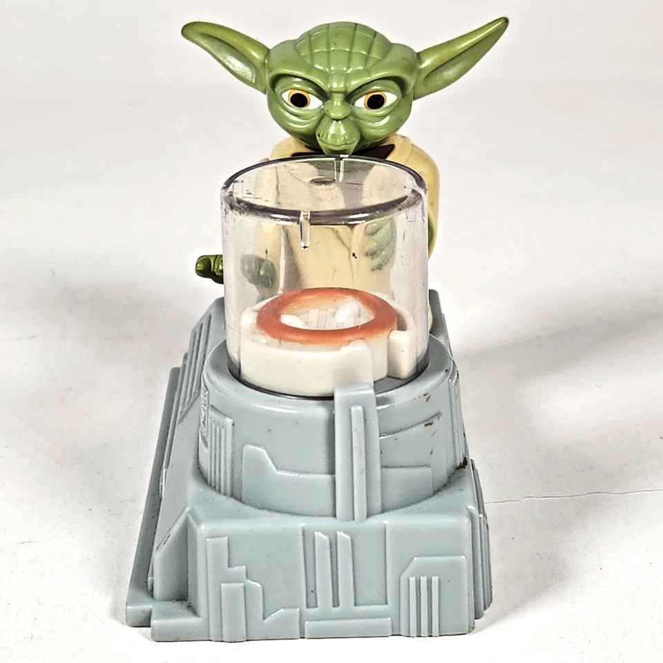 McDonald's 2011 Jedi Master Yoda Levitator 4" Action Figure Star Wars Clone Wars - Image 3 of 4