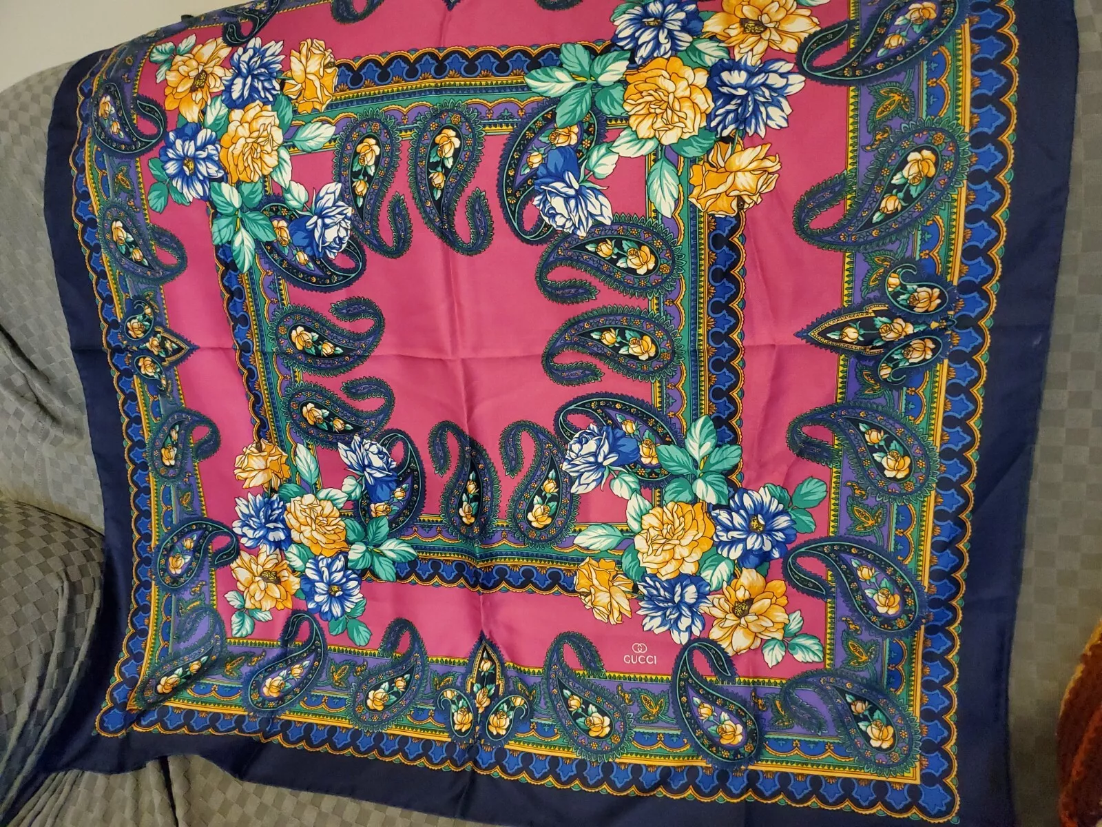 Gucci scarf Silk Scarf floral flower bandana bandanna large Pink Purple 34in.